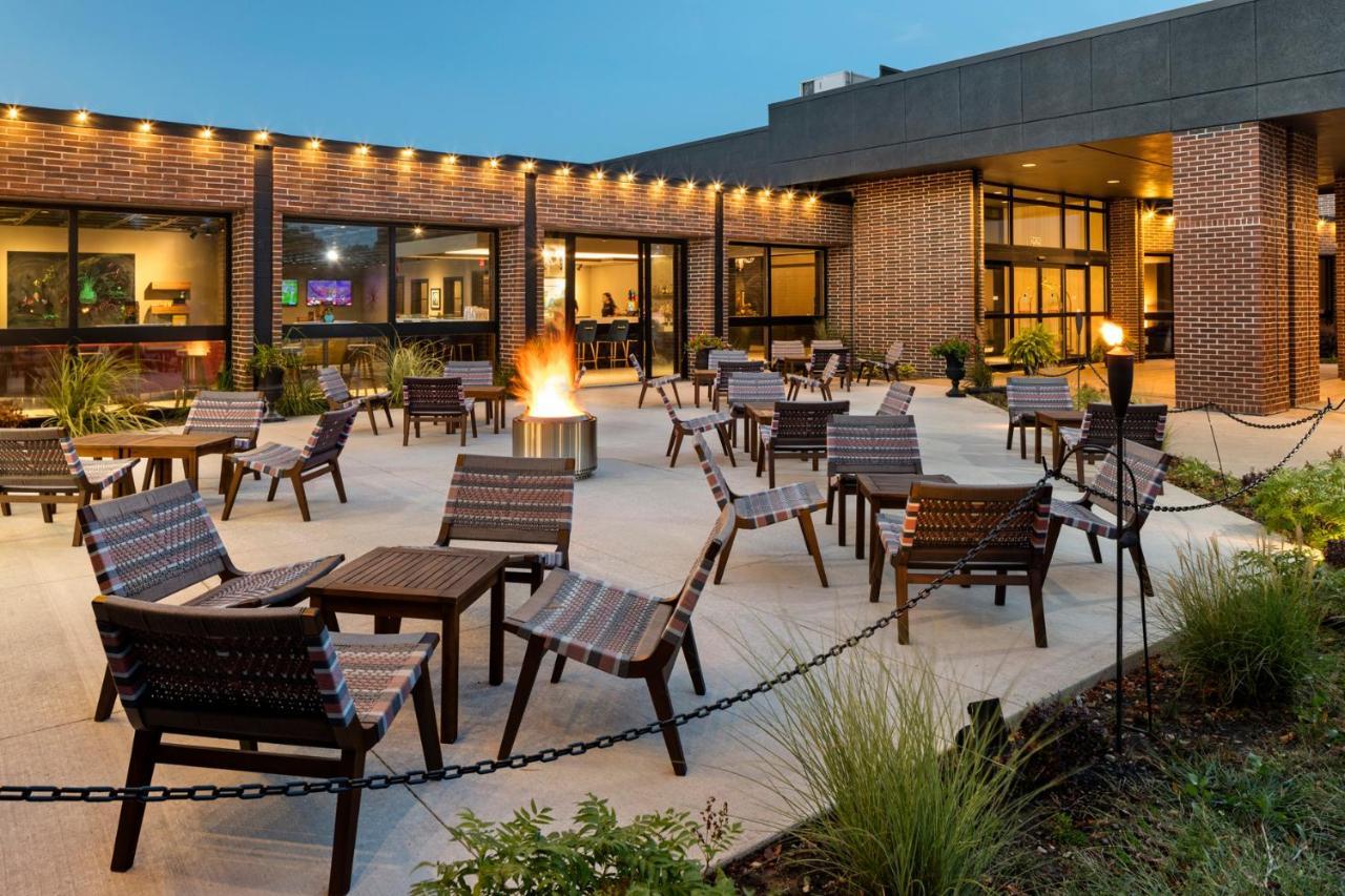 The Highlander Hotel, Ascend Hotel Collection Iowa City Exterior photo