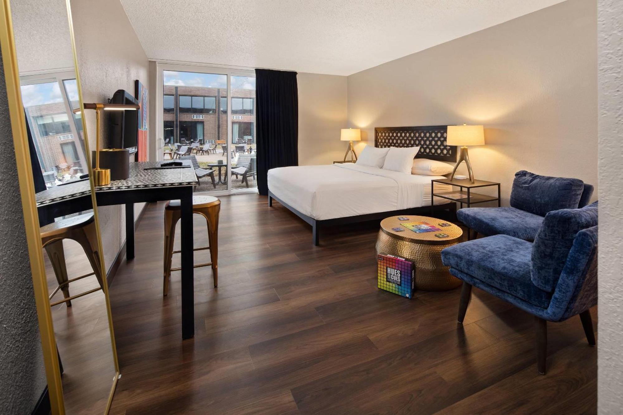 The Highlander Hotel, Ascend Hotel Collection Iowa City Exterior photo