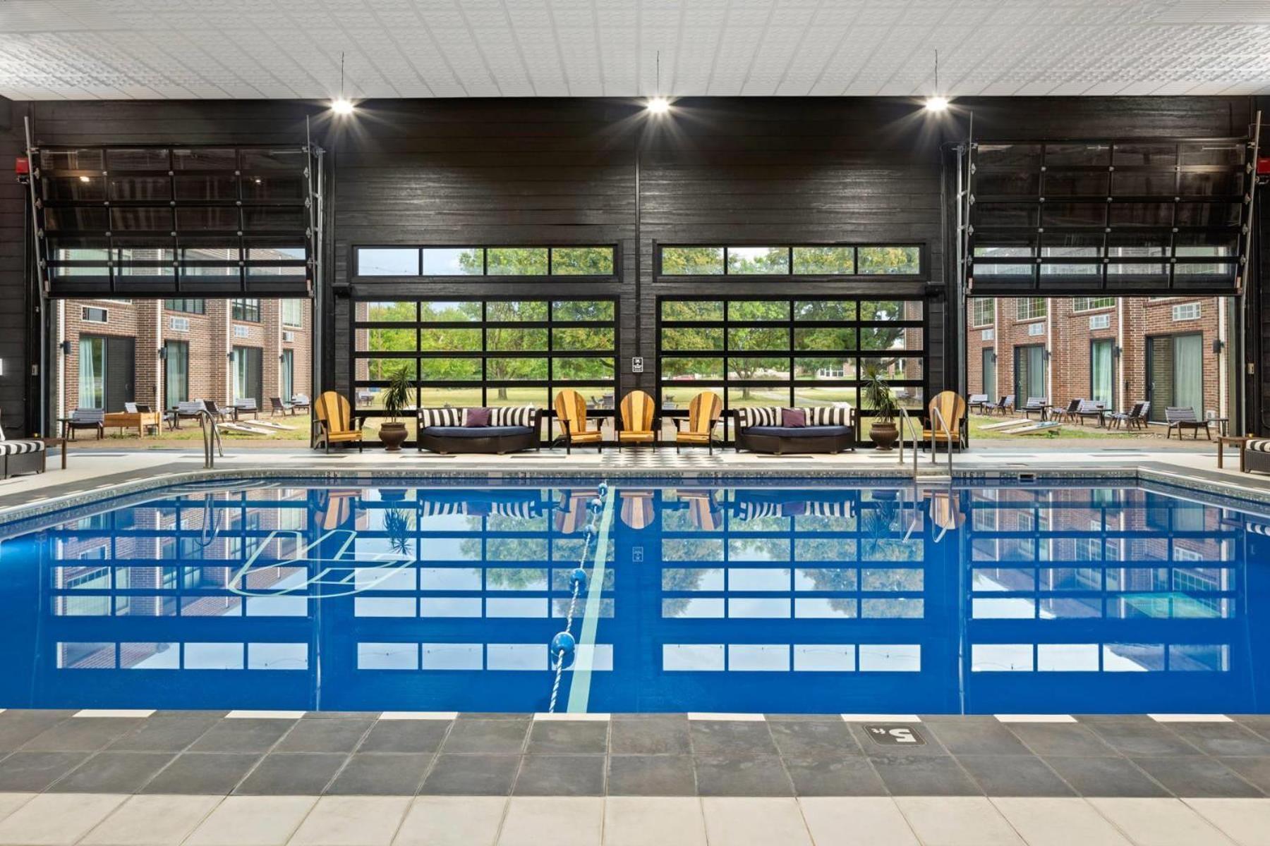 The Highlander Hotel, Ascend Hotel Collection Iowa City Exterior photo